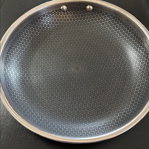 HEXCLAD Silver Non-Stick Frying Pan - Picture 6 of 8